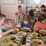 Подведены первые итоги крупного тендера на организацию питания в детсадах Пушкинского района Петербурга. Стоимость контрактов была снижена более чем на 50 м
