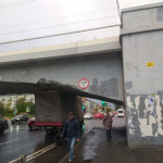 Утром пятницы, 7 октября, на пересечении Дальневосточного и Новочеркасского проспектов в Петербурге образовалась огромная пробка из-за застрявшего под желез