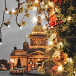 Власти Петербурга объявили о том, что в городе будут отменены ранее запланированные новогодние праздничные мероприятия.