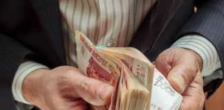 Зарплаты муниципальных служащих Петербурга собираются увеличить. На очередном заседании Законодательного собрания Петербурга депутаты