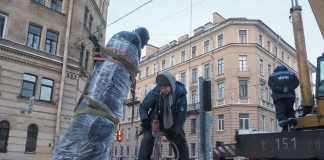 В Петербурге скоро появится памятник Александру Блоку. Его 19 декабря начали устанавливать на улице Декабристов