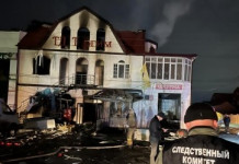 В Ингушетии в городе Назрани 7 декабря в результате взрыва газа частично обрушился и загорелся торговый дом «Таргим». В это время в нем находились люди.