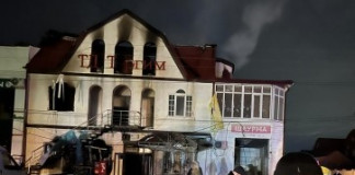 В Ингушетии в городе Назрани 7 декабря в результате взрыва газа частично обрушился и загорелся торговый дом «Таргим». В это время в нем находились люди.