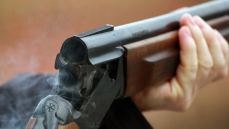 Среди бела дня 25 января неизвестный мужчина открыл стрельбу из дробовика в Махачкале прямо на улице. Полицейские объявили план «Перехват»,