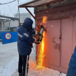 В Московском районе Петербурга 10 января начали сносить гаражи, чтобы на их месте построить новую трамвайную линию. Освобождением участка