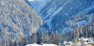 Спрос на отдых в Сочи после новогодних праздников остается стабильно высоким, потому что в горах, наконец, выпало достаточно снега. А цены при