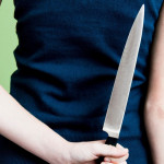 В подмосковных Химках 11-летняя школьница изрезала ножом свою ровесницу. Нападение произошло в школьном туалете, пострадавшая