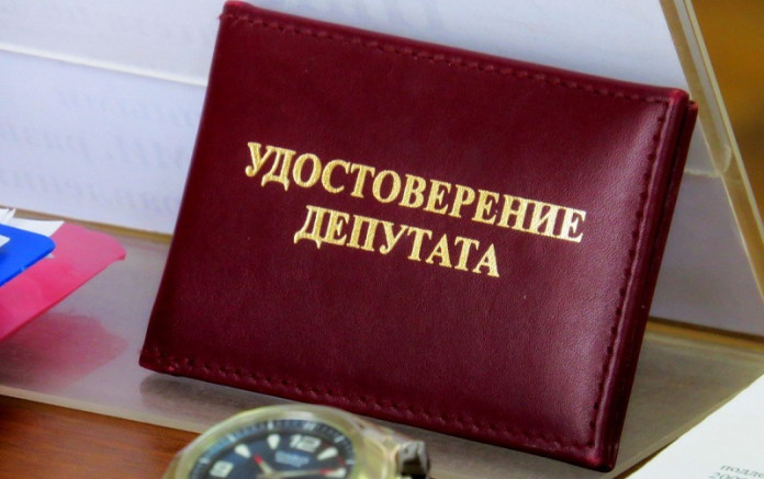В Петербурге свыше 30 депутатов местных советов могут лишиться своих мандатов. Это те депутаты, которые уехали из России после начала специальной