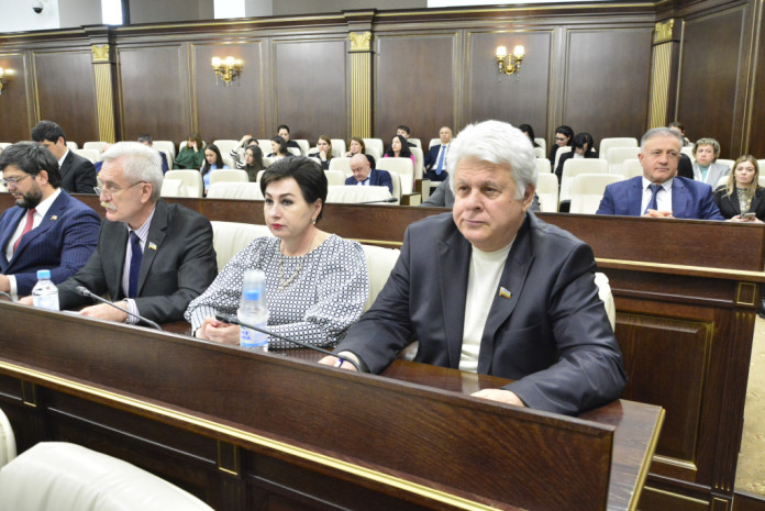 В Народное Собрание (парламент) Карачаево-Черкесии поступила законодательная инициатива о новой форме публикации сведений о доходах и имуществе на официальн