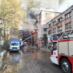 В Петербурге на территории бывшего мясоперерабатывающего завода «Самсон» возникло возгорание. Его тушат 7 единиц техники и 28 человек личного