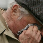 В Дагестане 79-летний пенсионер стал жертвой группы телефонных мошенников, которые представились работниками правоохранительных органов.