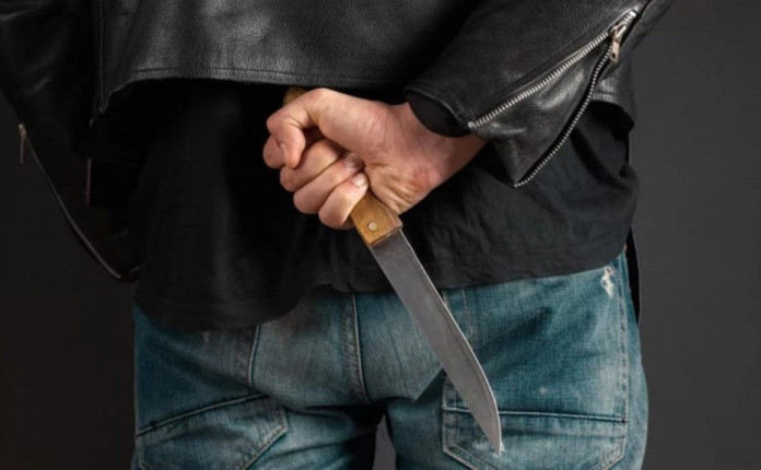 В Нальчике 19-летний студент напал с ножом на полицейских, которые пытались задержать его за покушение на убийство местного жителя. По-хорошему