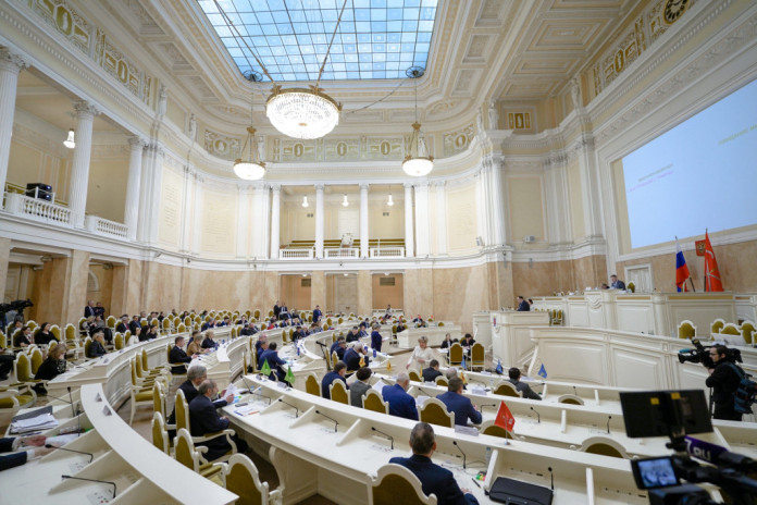 В Петербурге на заседании Законодательного собрания в первом чтении был принят законопроект, в рамках которого инвесторы смогут без торгов