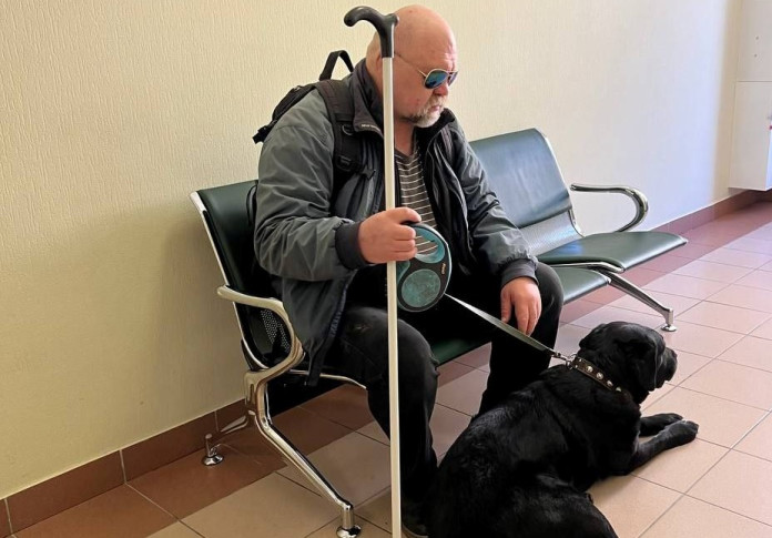 В Петербурге городской суд разрешил слепому жителю Северной столицы не надевать намордник на своего пса-поводыря во время поездок в метро. Об