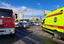 В Санкт-Петербурге произошло массовое ДТП. По данным МЧС, случилась авария на Софийской улице у дома №52. Там столкнулись 13 автомобилей. В результате ДТП п