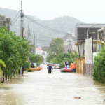 После сильных ливней в Сочи ввели режим чрезвычайной ситуации в тех районах, которые наиболее пострадали от затоплений. В их число вошли