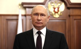 Глава российского государства Владимир Путин поздравил президента Абхазии Аслана Бжанию по случаю 15-й годовщины международного признания независимости респ